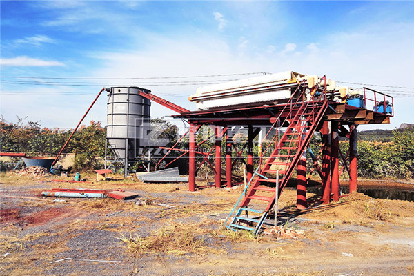 環保型尾礦污泥壓濾機設備移動作業，實力大不一樣