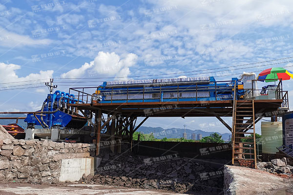 帶式壓濾機(jī)避免腐蝕的方法，污泥壓濾設(shè)備多少錢一臺(tái)？